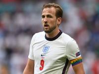 开云平台-足球明星表现抢眼，场上表现备受瞩目