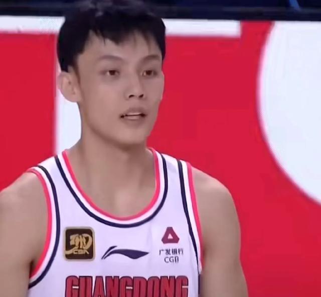 广东男篮力克青岛队，豪取九连胜