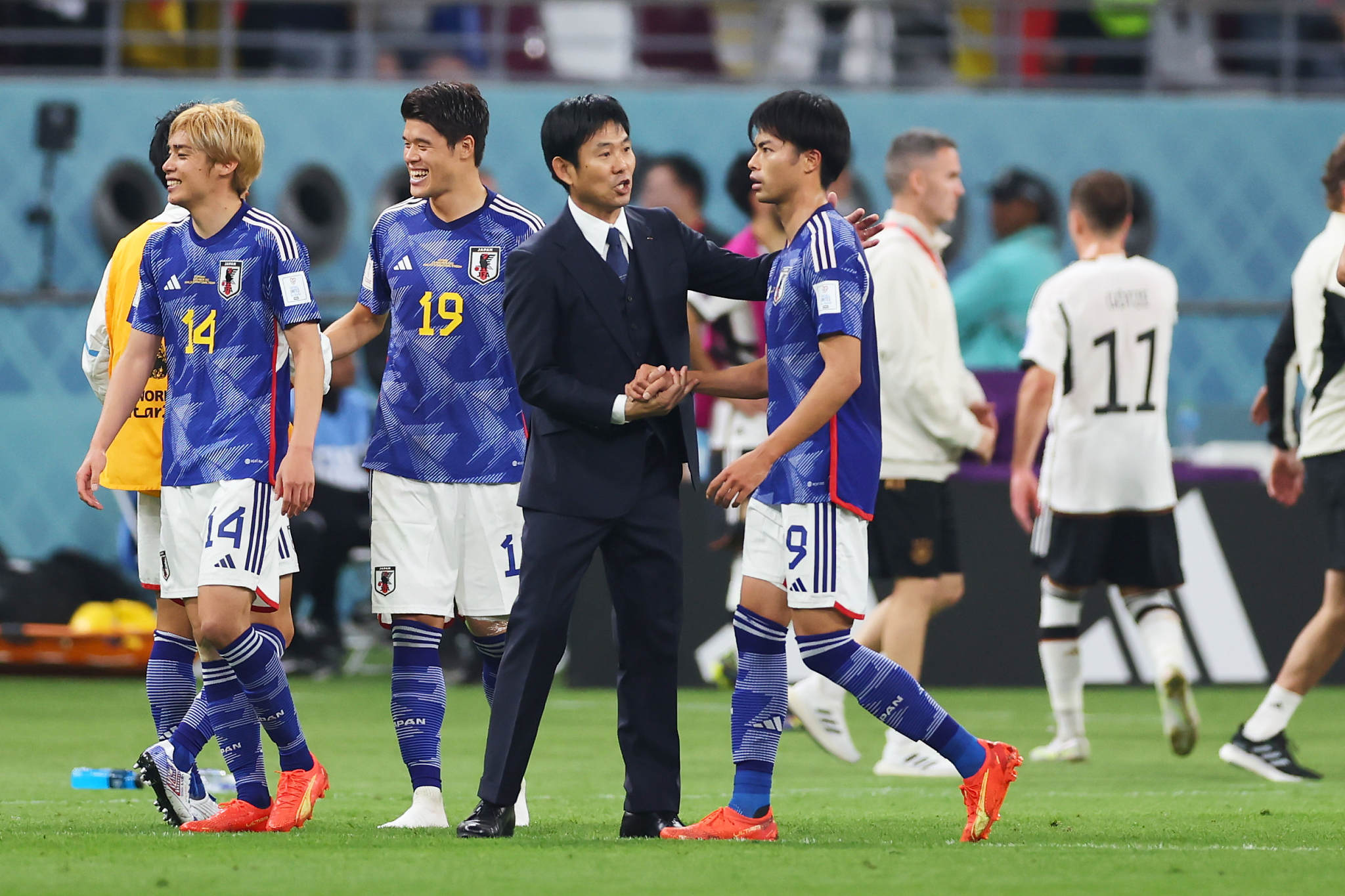 日本足球队在友谊赛中斩获胜利