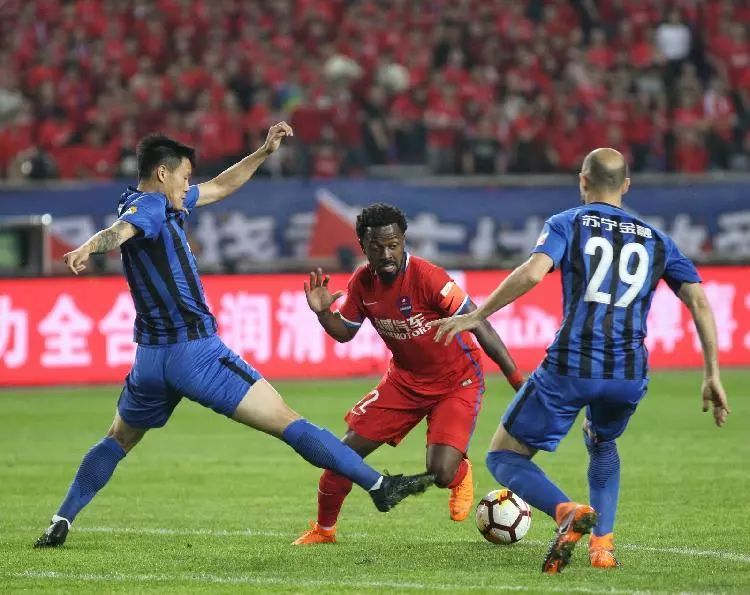 重庆斯威赢球，保持战绩稳定