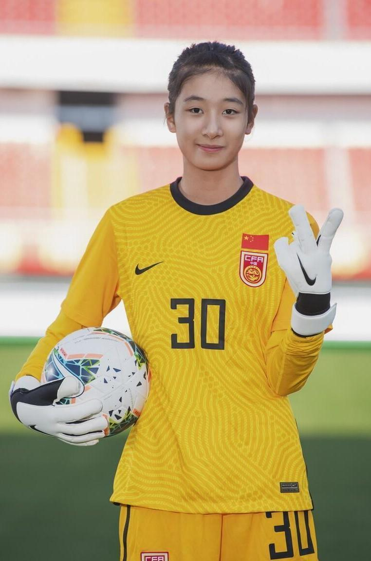 包含中国女子足球告别失利，备战下一场比赛的词条