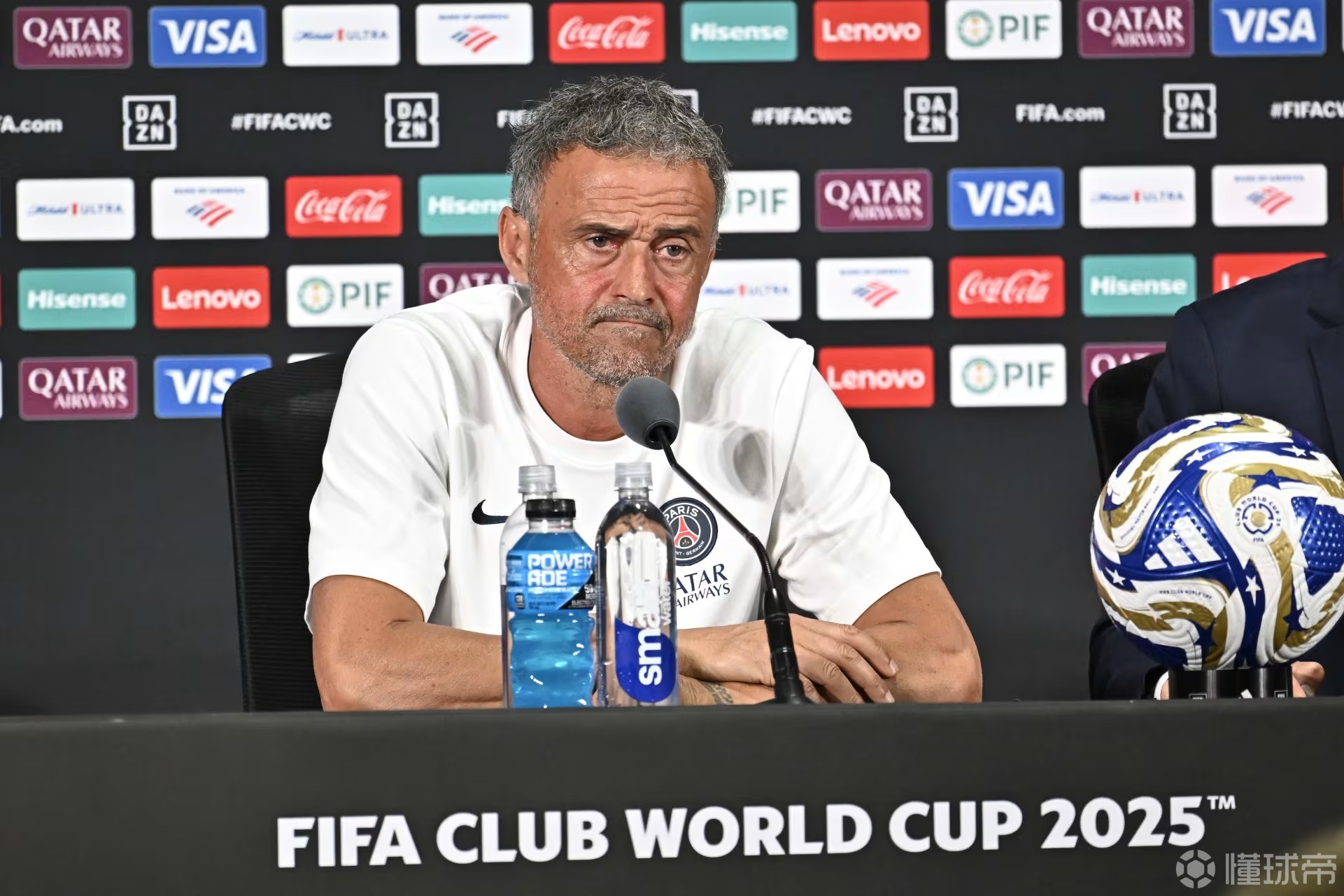 恩里克赞扬球队表现，巴萨在联赛中稳步前进