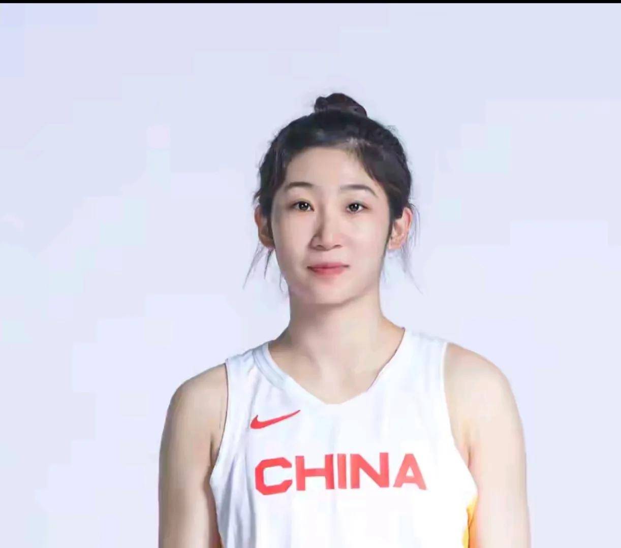 加拿大女篮在北美锦标赛中勇夺亚军