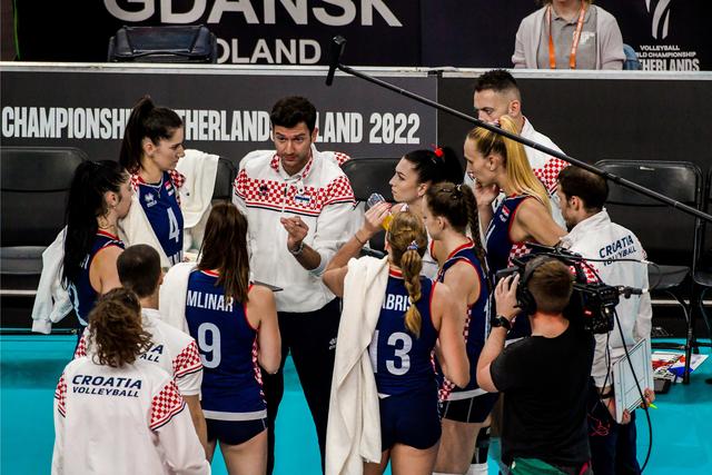 包含哈萨克斯坦遇挫，欧洲联赛强梦碎的词条