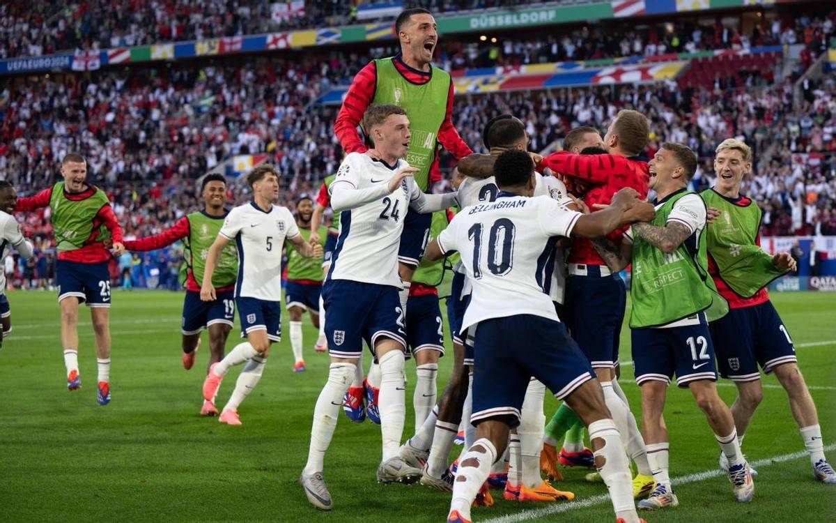 英格兰集体发挥出色，凭借团队合作晋级的简单介绍