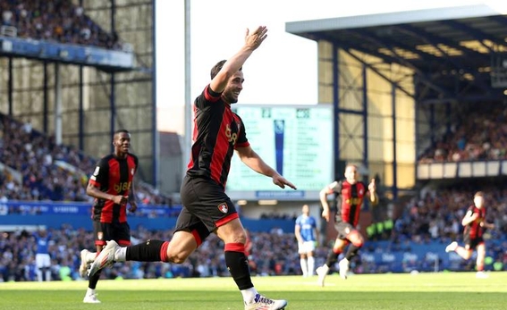 包含埃弗顿惨遭逆转，无奈失利于对手的词条