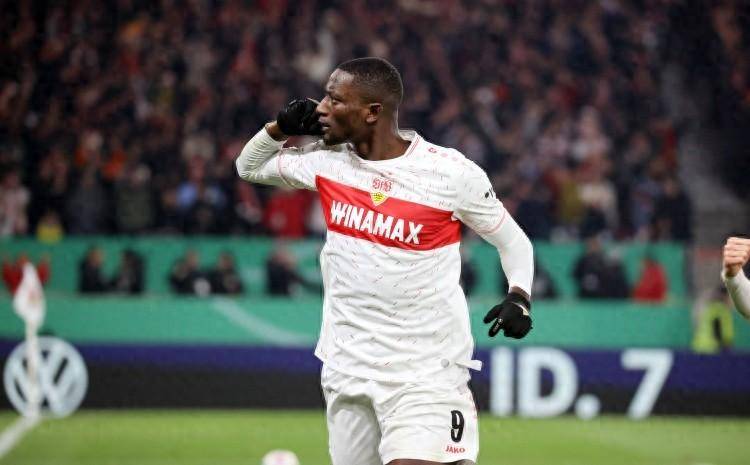 包含斯图加特球队引援大手笔，力求夺得冠军的词条