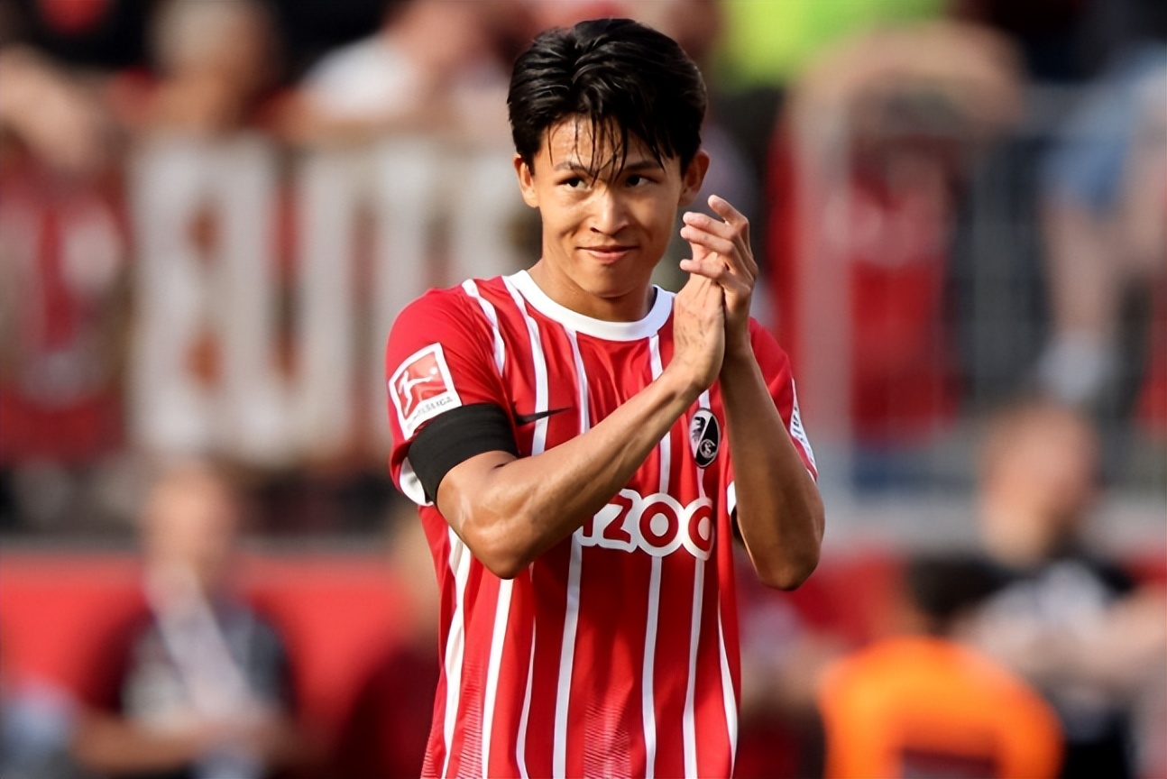 包含斯图加特球队引援大手笔，力求夺得冠军的词条