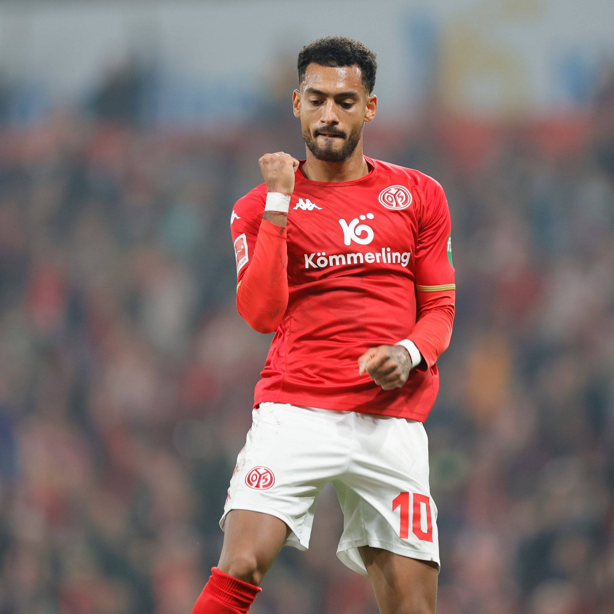 小组情急沃尔夫斯堡主场大胜