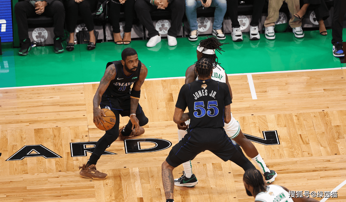 凯尔特人逆转独行侠，主场胜利