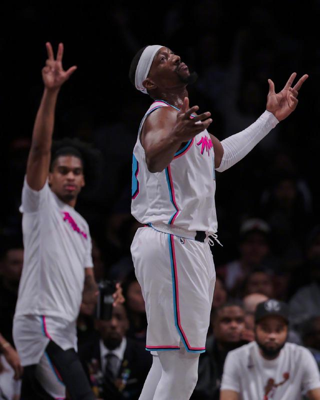 热火客场大胜篮网，结束连败