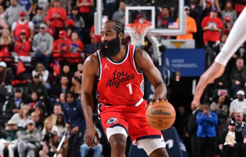 火箭大胜尼克斯，哈登狂砍40分