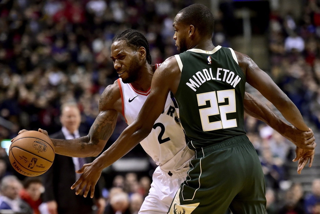 雄鹿大胜猛龙，领跑东部积分榜的简单介绍