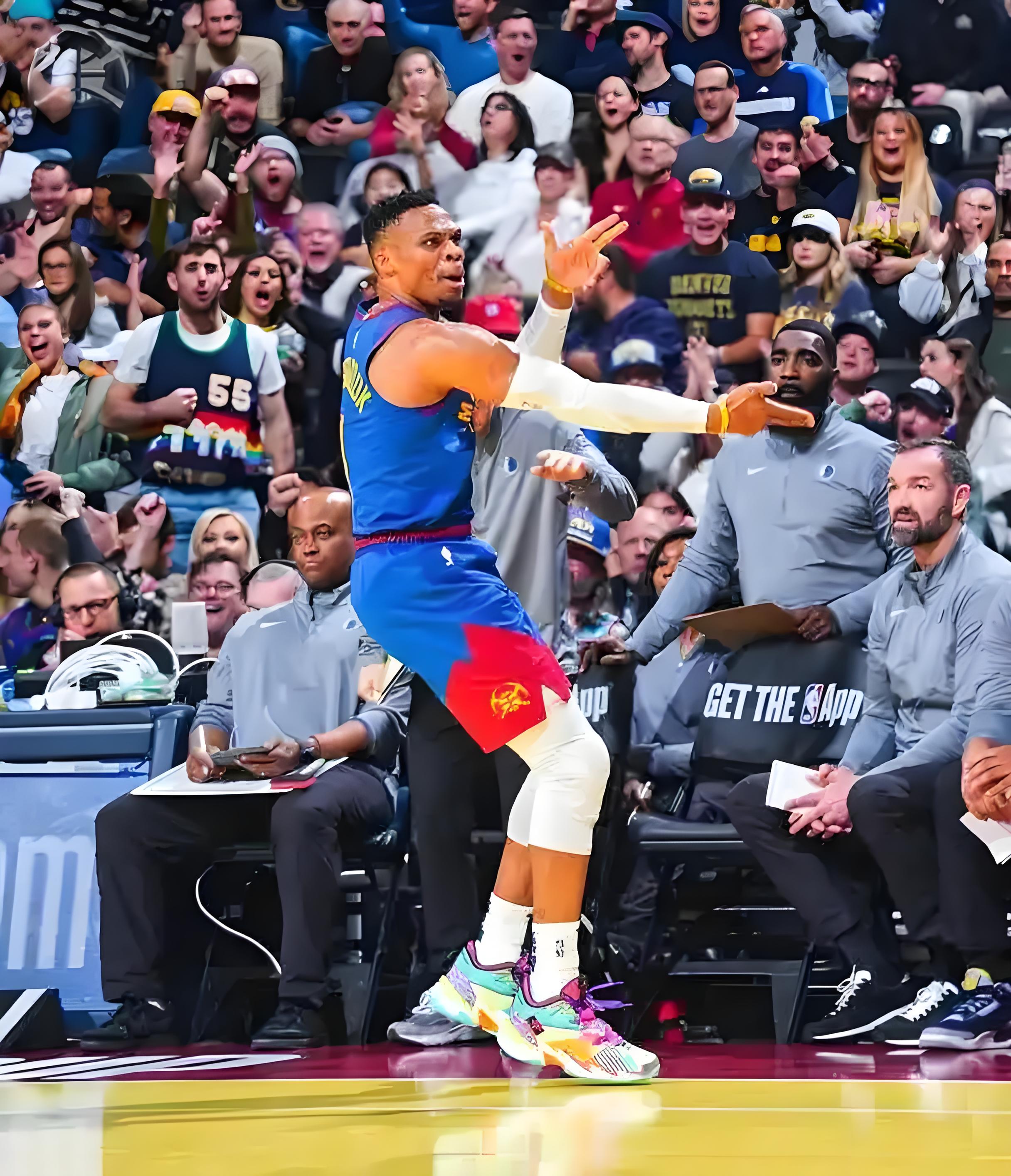 「勇士逆转热火，维格斯连续三分砍下25分」