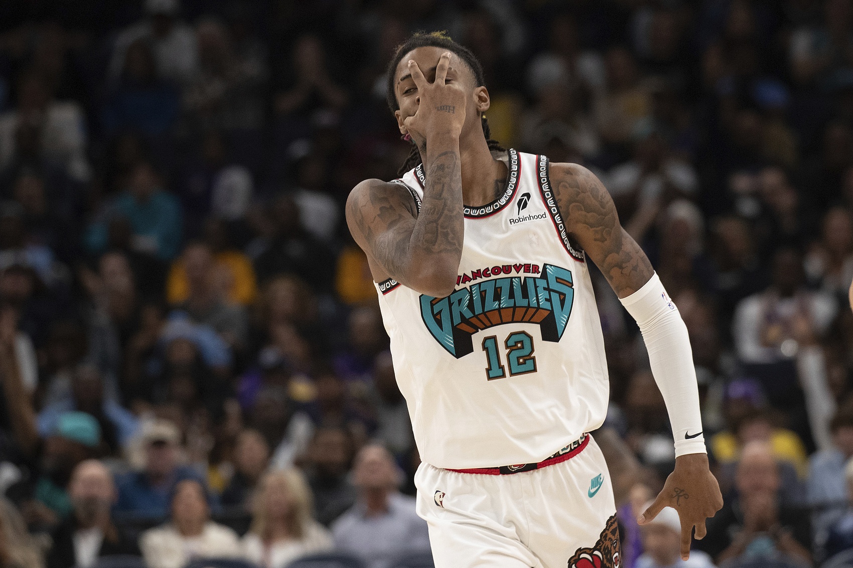 灰熊三连败争金独行侠，莫兰特别尴尬