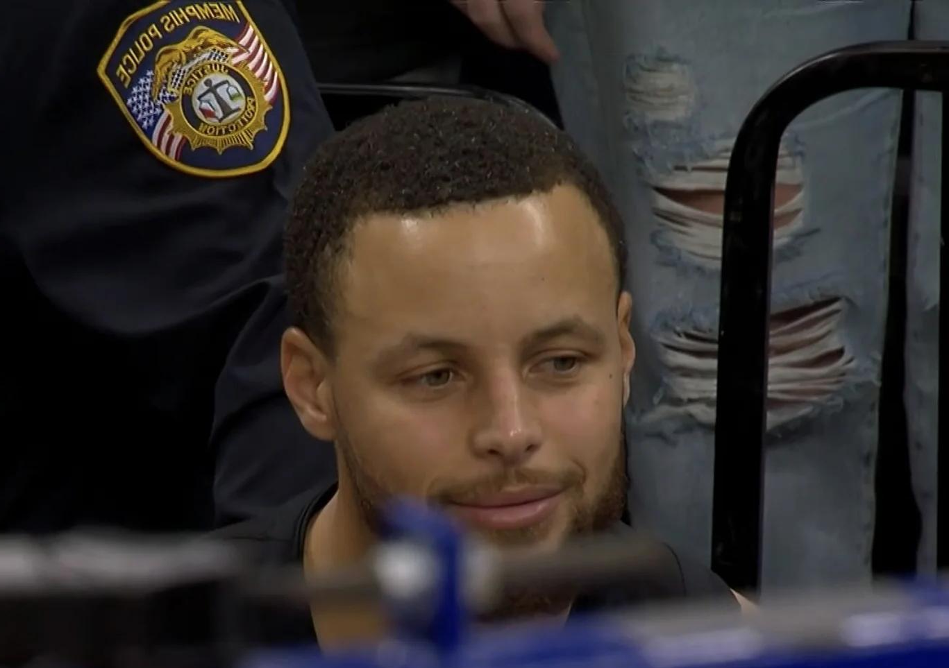 勇士遭遇惨败！库里受伤无法入场